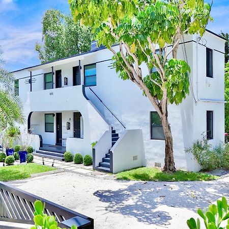 3 Seasons At The Carrington 3 Separate 2 Bedroom 1 Bathroom Apartments And A 3 Bedroom 2 Bathroom Villa Miami Exteriér fotografie