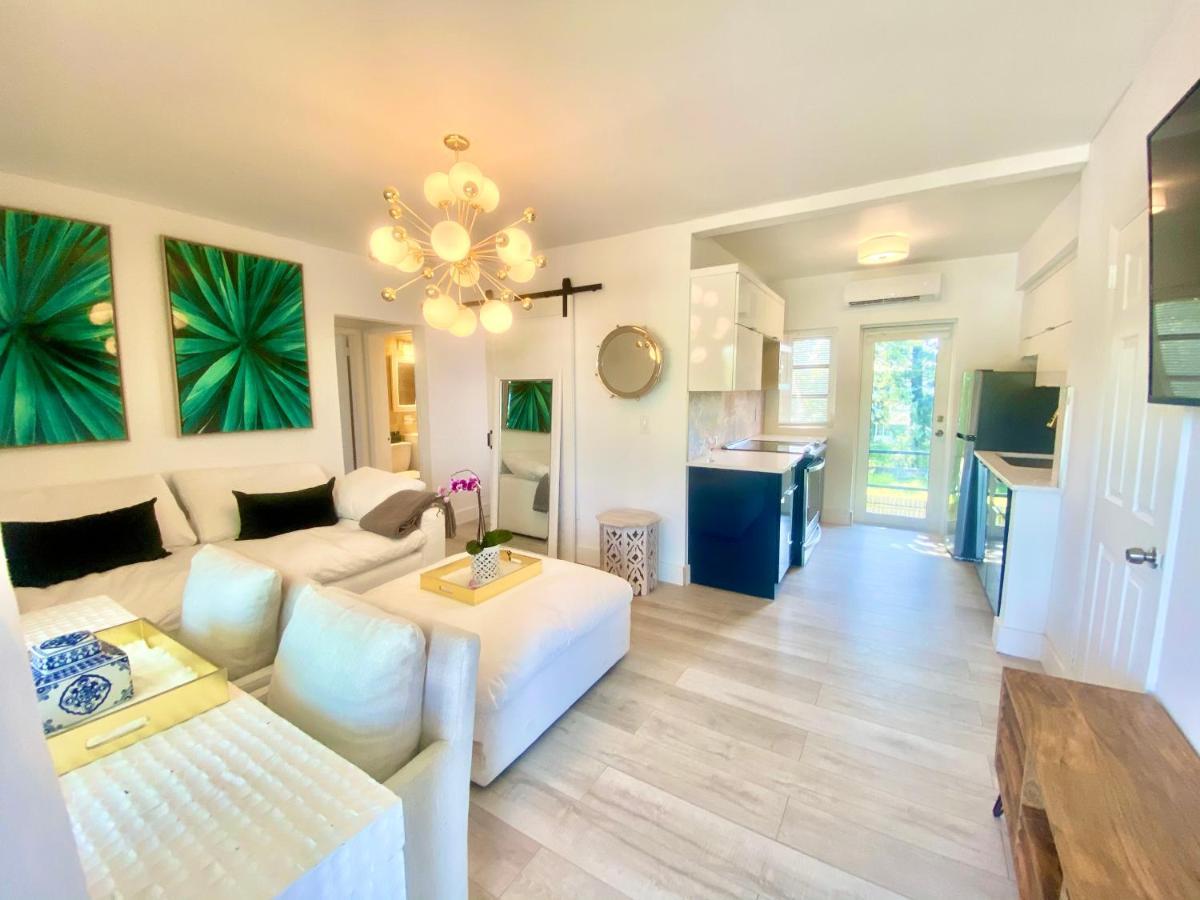 3 Seasons At The Carrington 3 Separate 2 Bedroom 1 Bathroom Apartments And A 3 Bedroom 2 Bathroom Villa Miami Exteriér fotografie