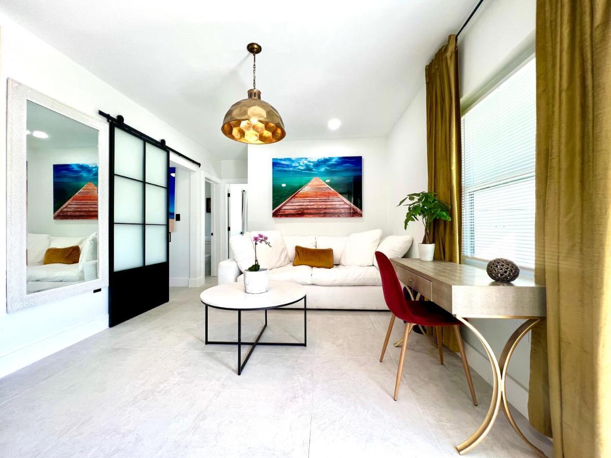 3 Seasons At The Carrington 3 Separate 2 Bedroom 1 Bathroom Apartments And A 3 Bedroom 2 Bathroom Villa Miami Exteriér fotografie