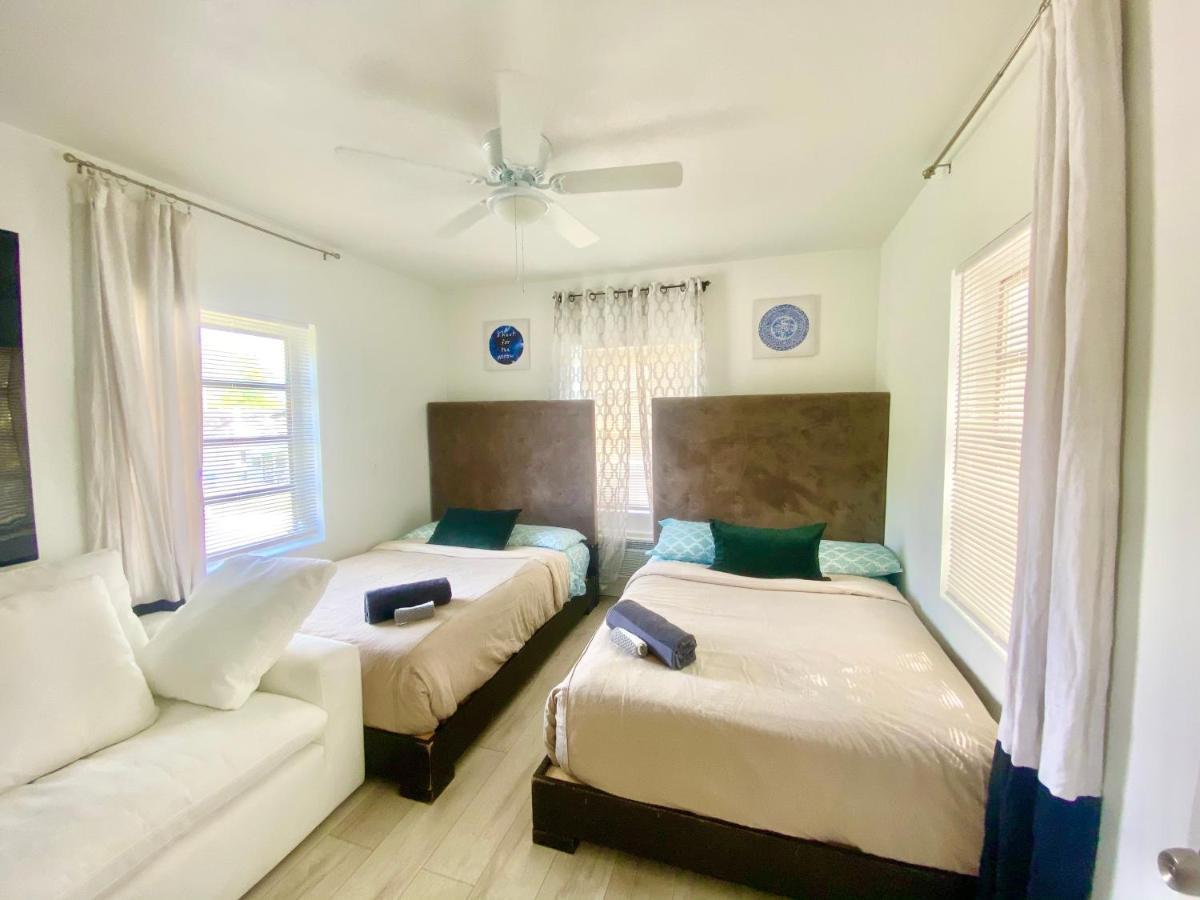 3 Seasons At The Carrington 3 Separate 2 Bedroom 1 Bathroom Apartments And A 3 Bedroom 2 Bathroom Villa Miami Exteriér fotografie