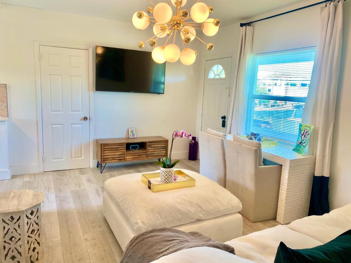 3 Seasons At The Carrington 3 Separate 2 Bedroom 1 Bathroom Apartments And A 3 Bedroom 2 Bathroom Villa Miami Exteriér fotografie