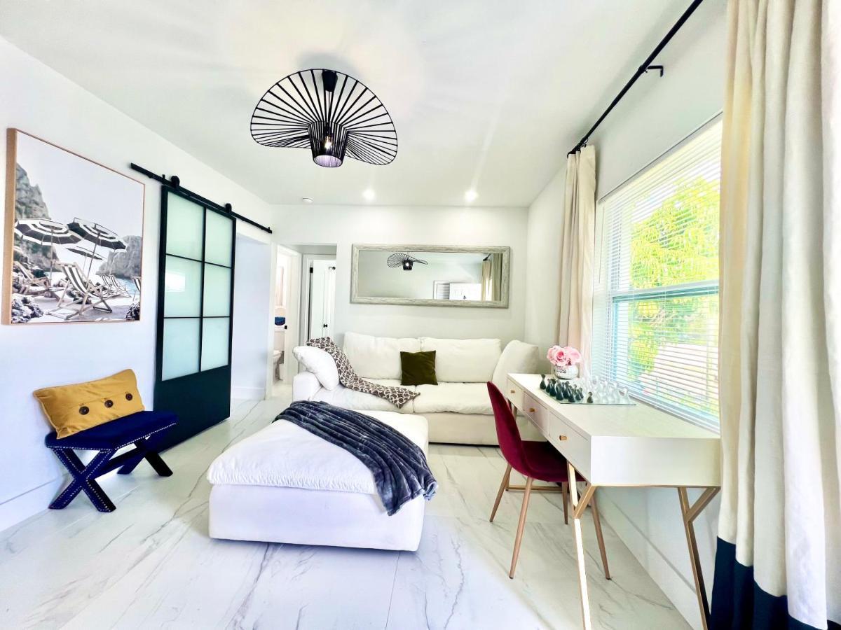 3 Seasons At The Carrington 3 Separate 2 Bedroom 1 Bathroom Apartments And A 3 Bedroom 2 Bathroom Villa Miami Exteriér fotografie