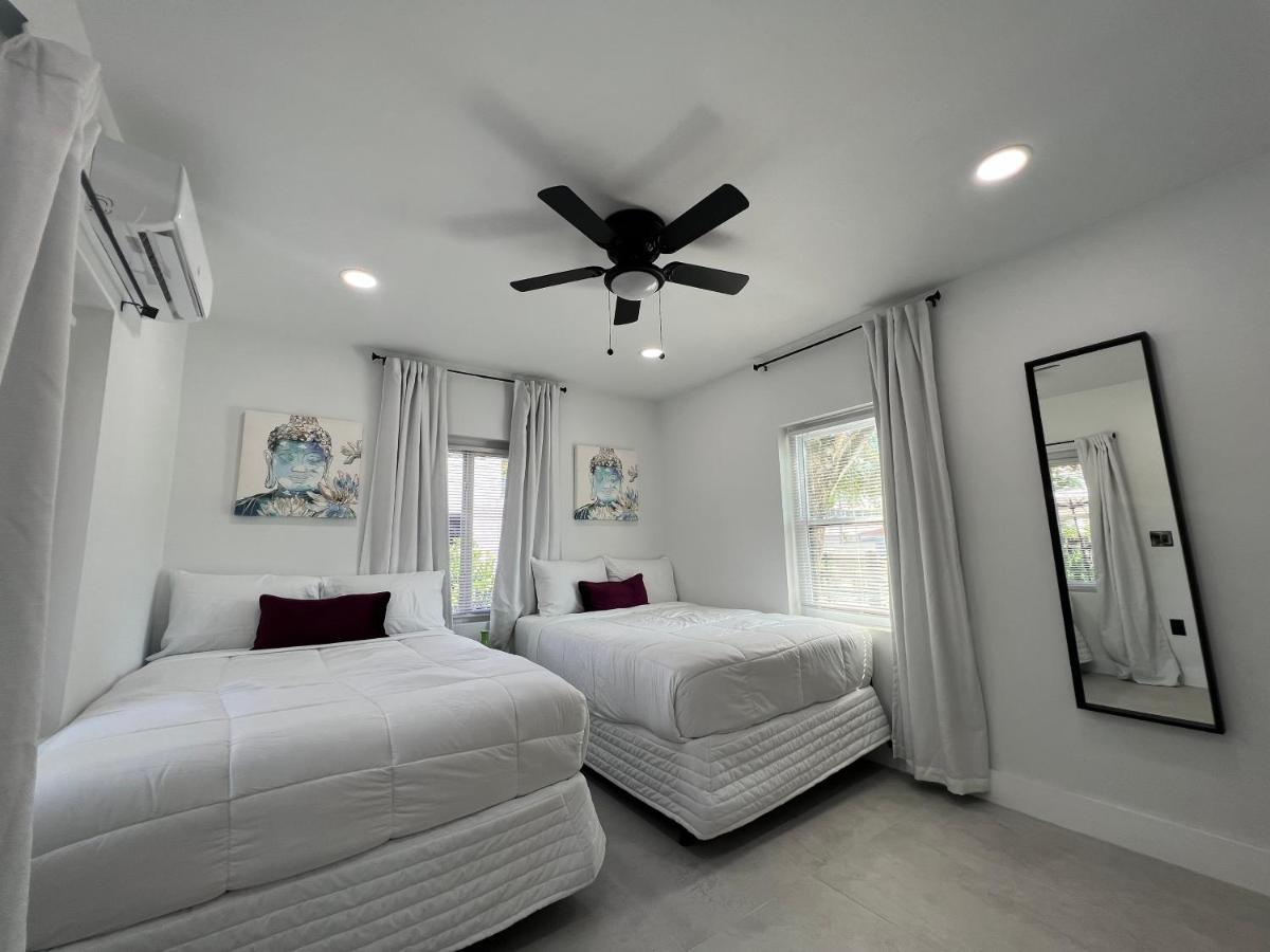 3 Seasons At The Carrington 3 Separate 2 Bedroom 1 Bathroom Apartments And A 3 Bedroom 2 Bathroom Villa Miami Exteriér fotografie