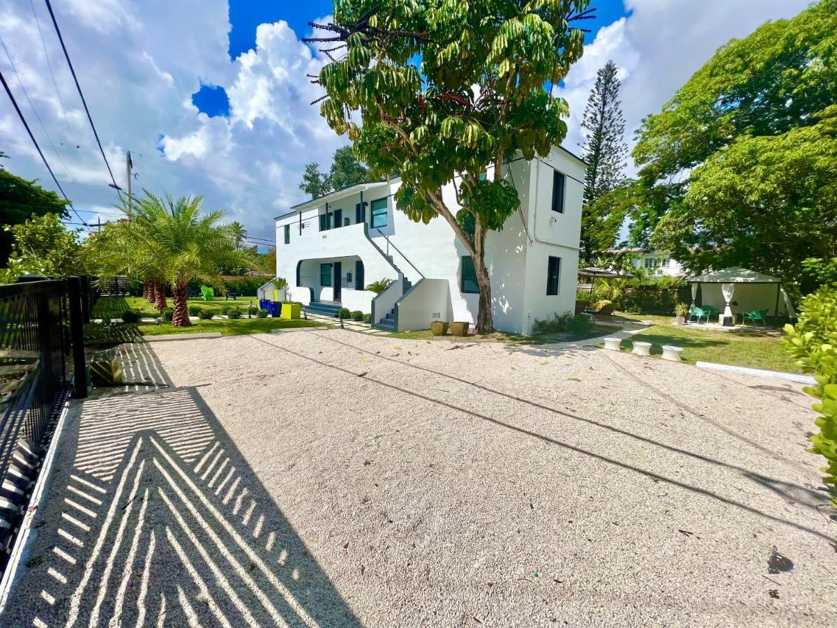 3 Seasons At The Carrington 3 Separate 2 Bedroom 1 Bathroom Apartments And A 3 Bedroom 2 Bathroom Villa Miami Exteriér fotografie