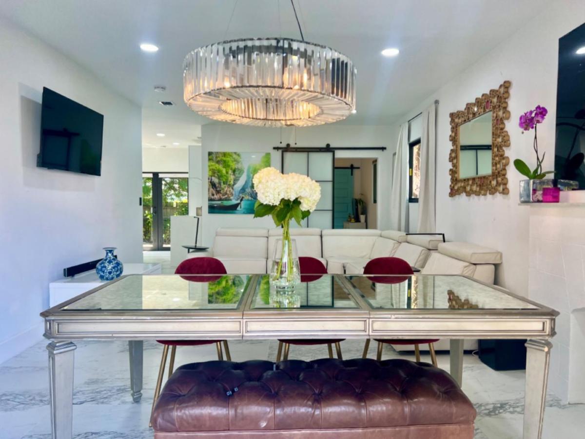 3 Seasons At The Carrington 3 Separate 2 Bedroom 1 Bathroom Apartments And A 3 Bedroom 2 Bathroom Villa Miami Exteriér fotografie
