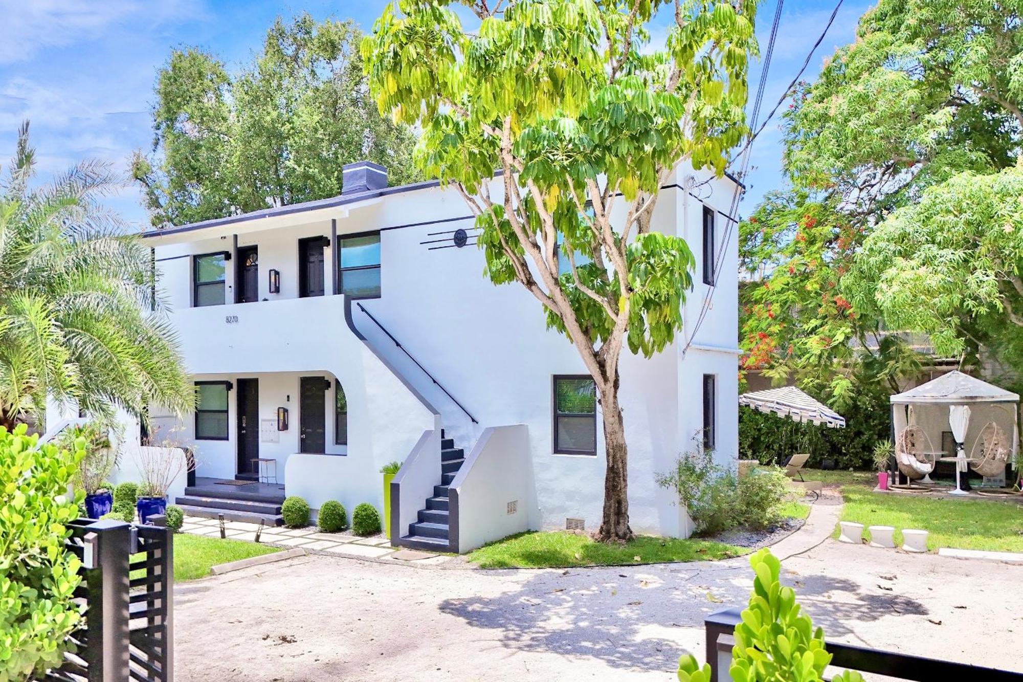 3 Seasons At The Carrington 3 Separate 2 Bedroom 1 Bathroom Apartments And A 3 Bedroom 2 Bathroom Villa Miami Exteriér fotografie